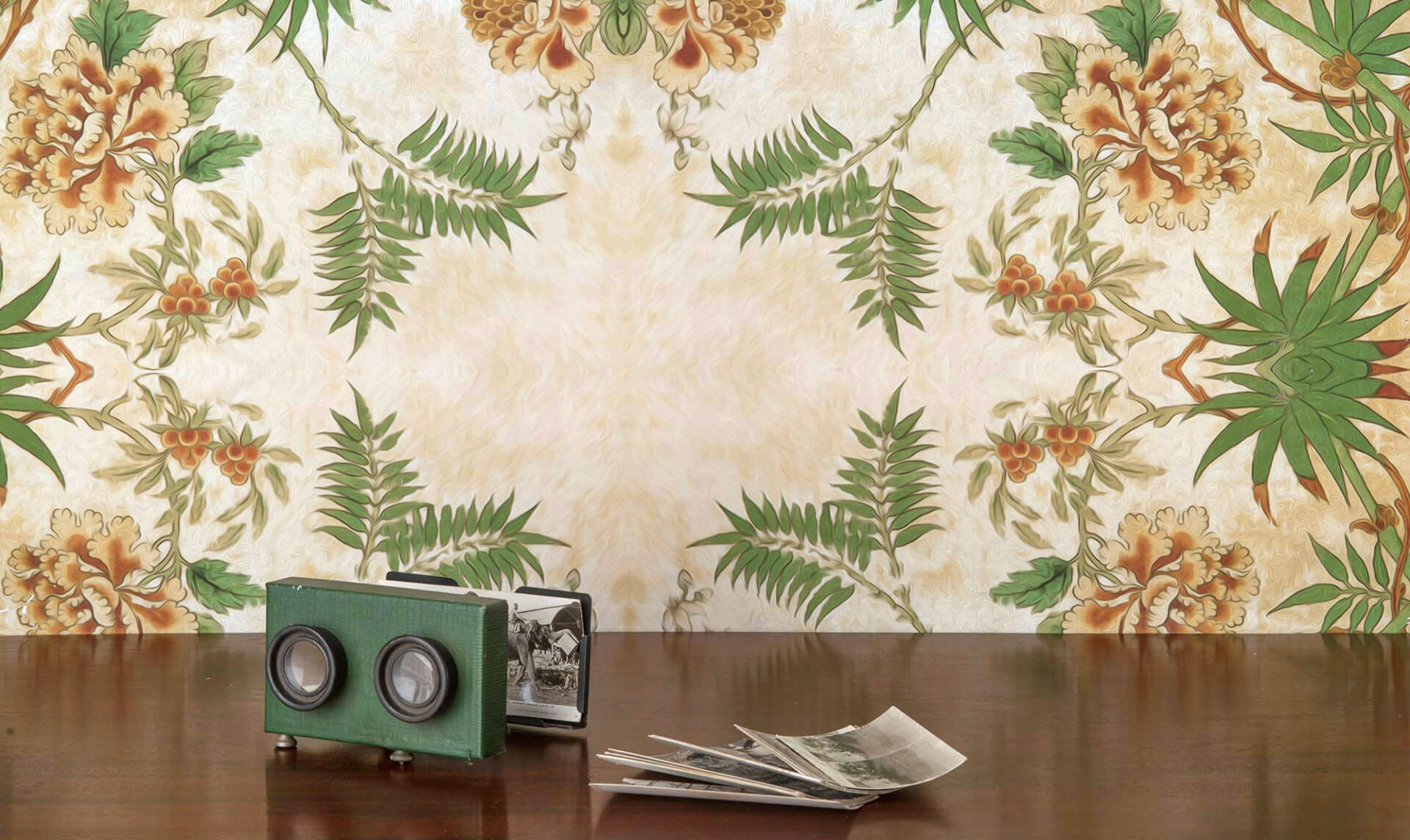 Wallpaper;Pattern;antique;historic;flowers;vines;botanical;Zoë Design;Stereo viewer